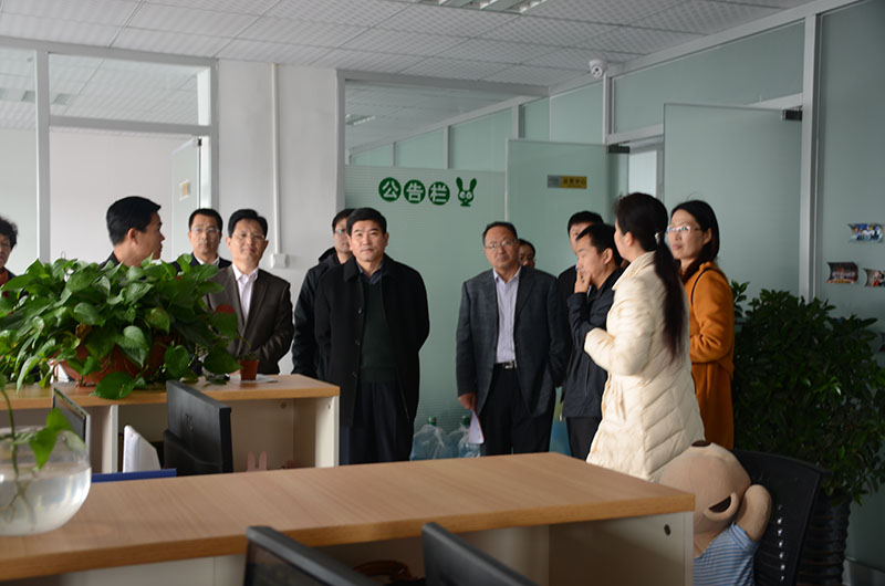 瑞華制冷運營總監(jiān)向領(lǐng)導匯報工作